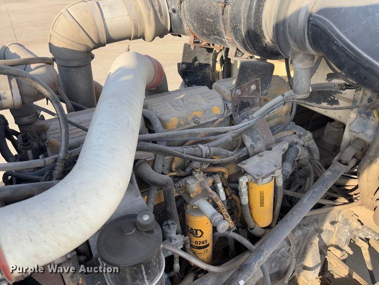 image for item FB3185 2000 Peterbilt 378 semi truck