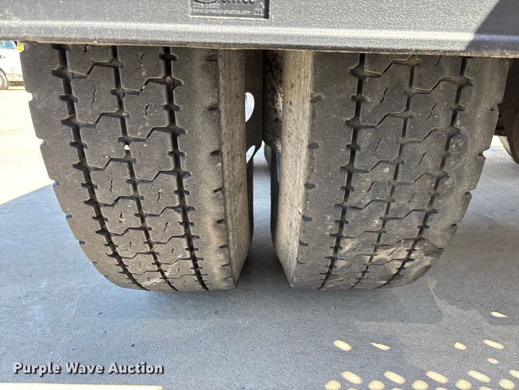 image for item FB3185 2000 Peterbilt 378 semi truck