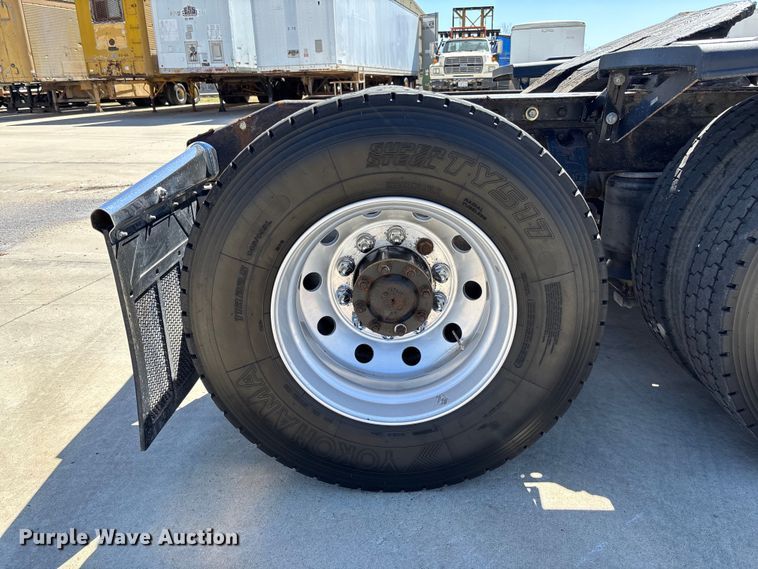 image for item FB3185 2000 Peterbilt 378 semi truck