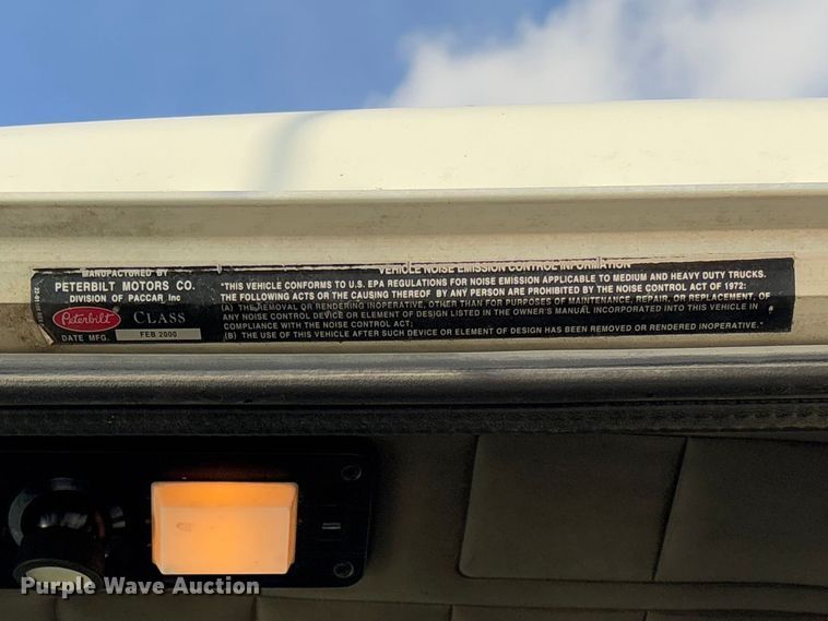 image for item FB3185 2000 Peterbilt 378 semi truck