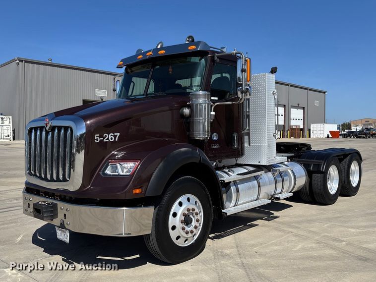 image for item FB3190 2018 International HX620 semi truck
