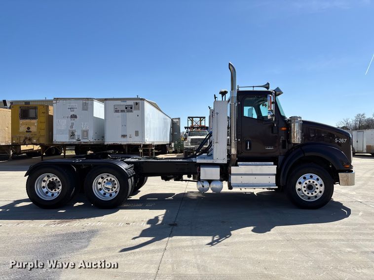 image for item FB3190 2018 International HX620 semi truck