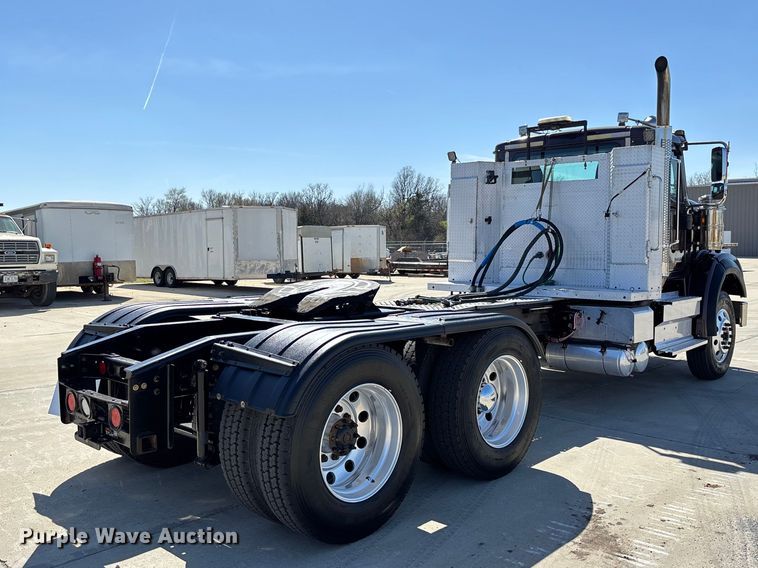 image for item FB3190 2018 International HX620 semi truck