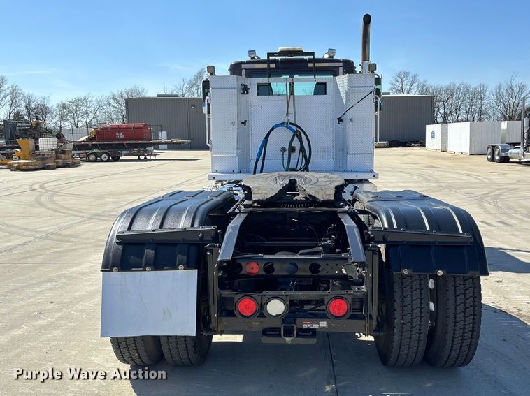 image for item FB3190 2018 International HX620 semi truck