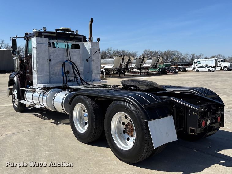 image for item FB3190 2018 International HX620 semi truck