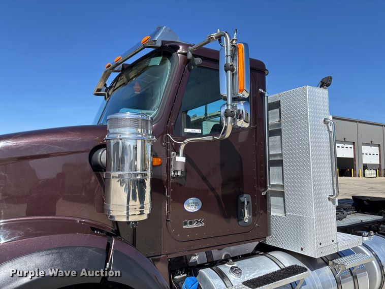 image for item FB3190 2018 International HX620 semi truck