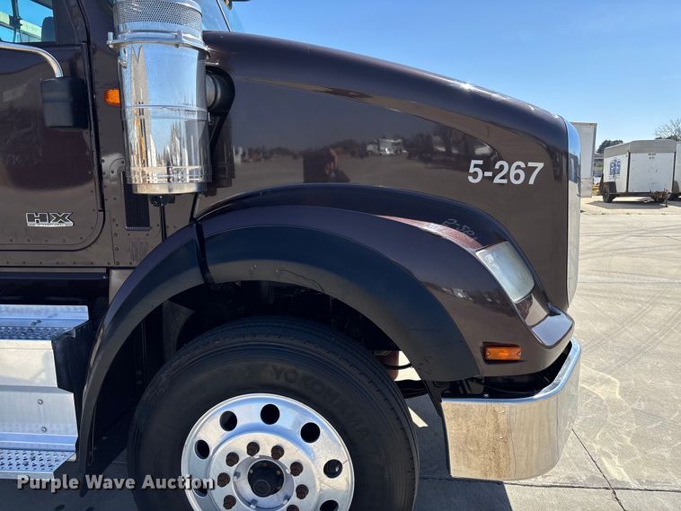 image for item FB3190 2018 International HX620 semi truck