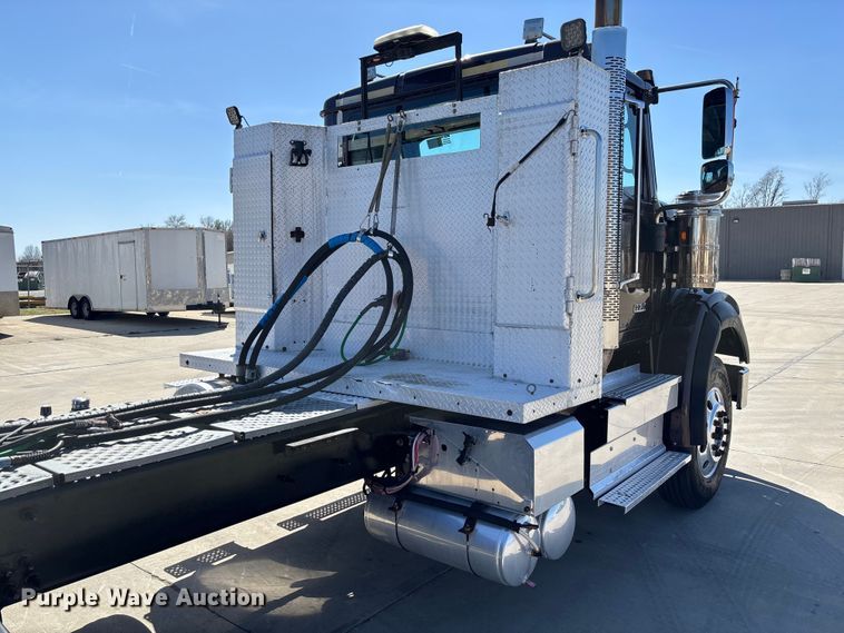 image for item FB3190 2018 International HX620 semi truck