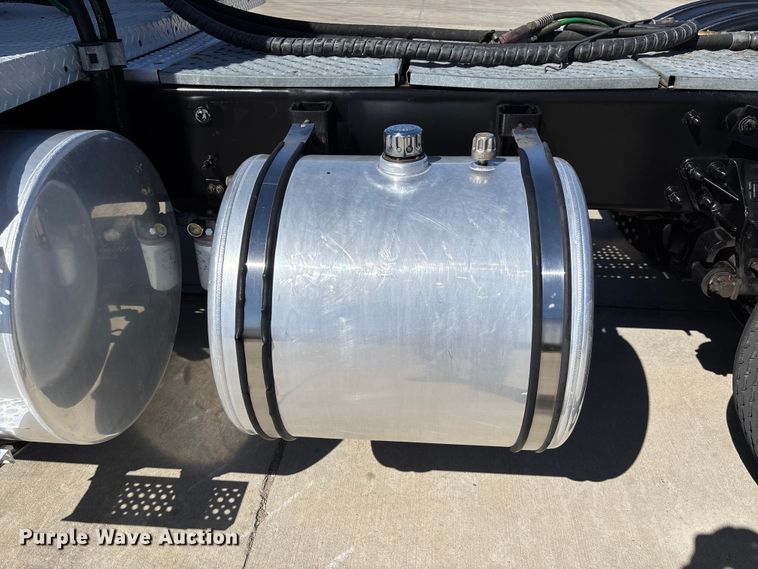 image for item FB3190 2018 International HX620 semi truck