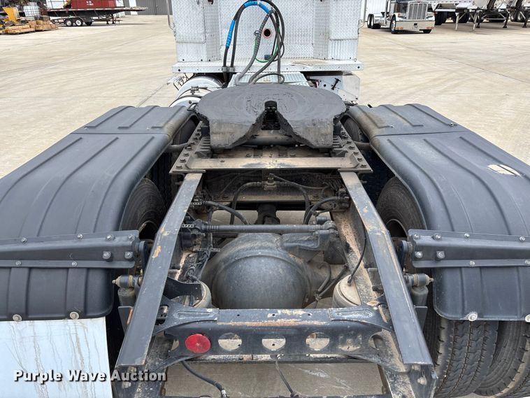 image for item FB3190 2018 International HX620 semi truck