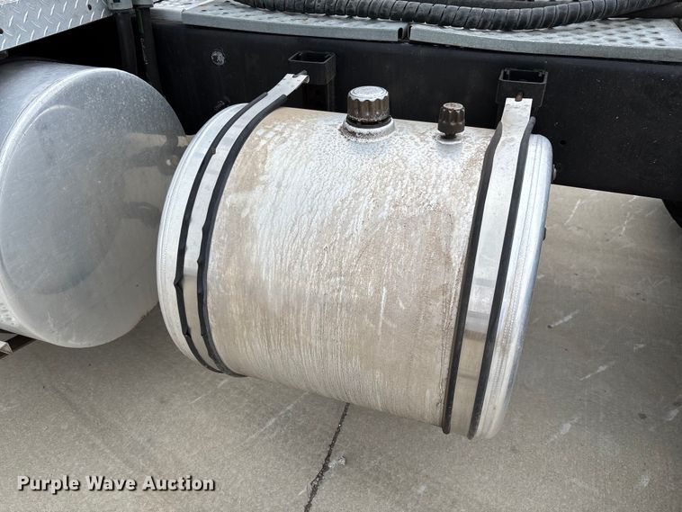 image for item FB3190 2018 International HX620 semi truck