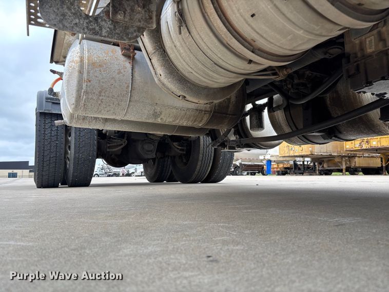 image for item FB3190 2018 International HX620 semi truck