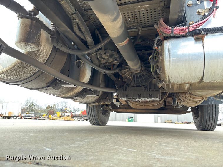 image for item FB3190 2018 International HX620 semi truck