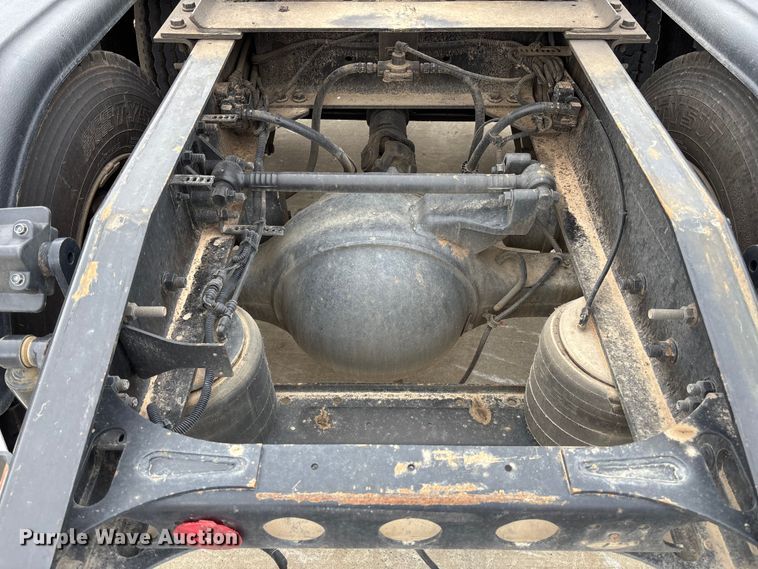 image for item FB3190 2018 International HX620 semi truck