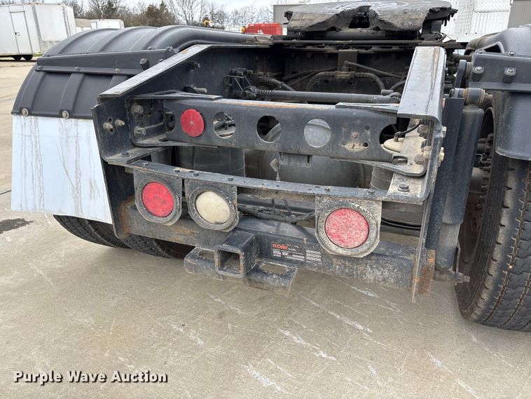 image for item FB3190 2018 International HX620 semi truck