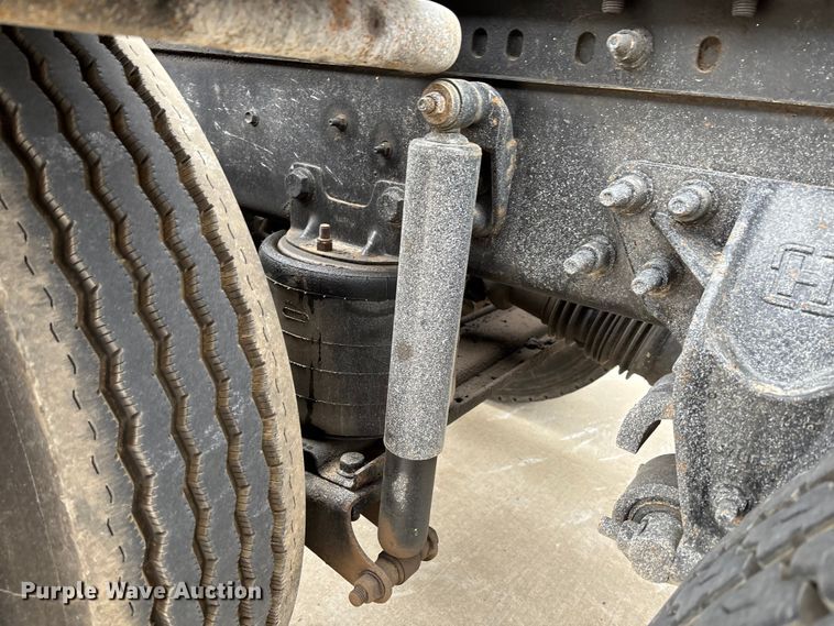 image for item FB3190 2018 International HX620 semi truck