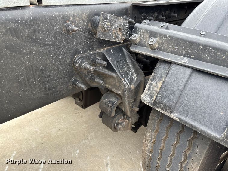 image for item FB3190 2018 International HX620 semi truck