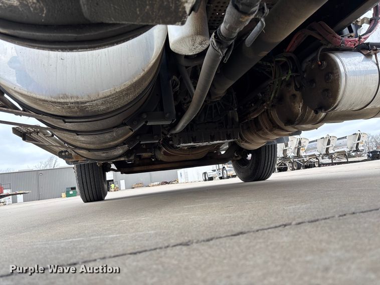 image for item FB3190 2018 International HX620 semi truck