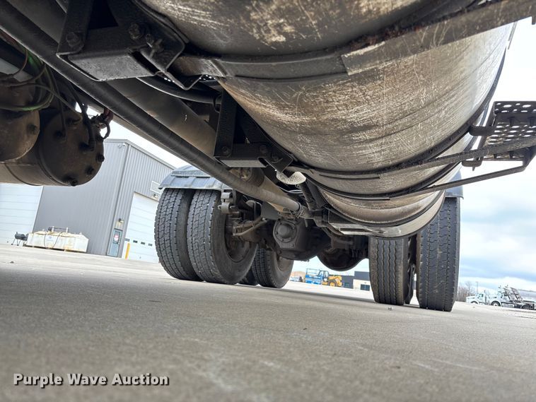 image for item FB3190 2018 International HX620 semi truck