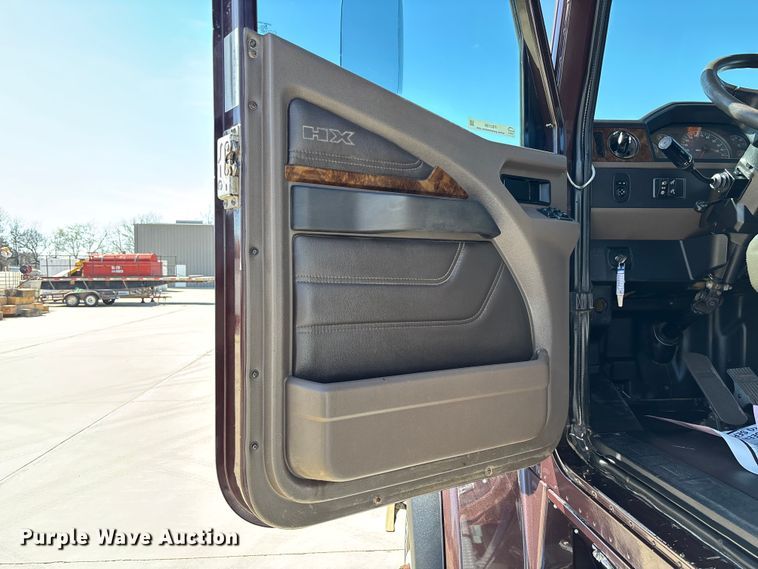 image for item FB3190 2018 International HX620 semi truck