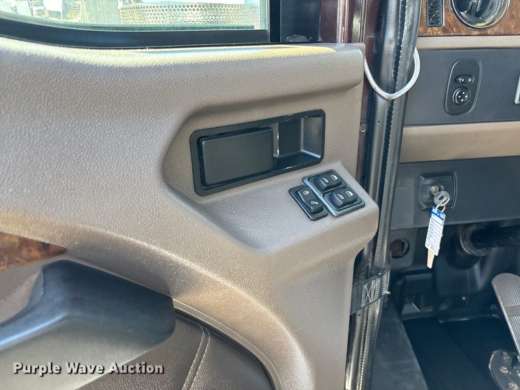 image for item FB3190 2018 International HX620 semi truck