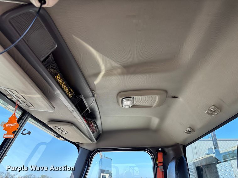 image for item FB3190 2018 International HX620 semi truck