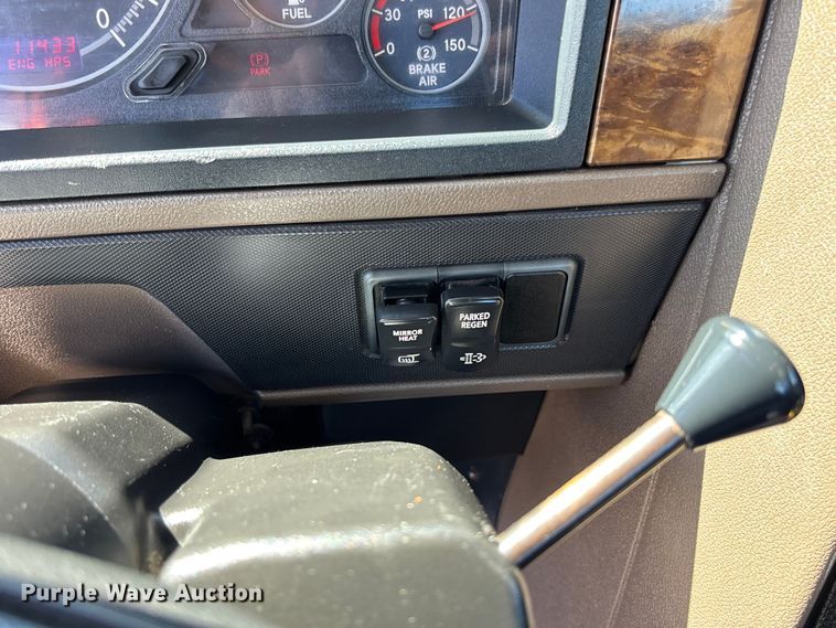 image for item FB3190 2018 International HX620 semi truck