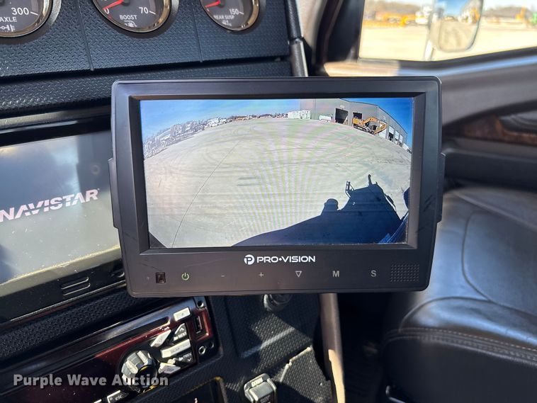 image for item FB3190 2018 International HX620 semi truck