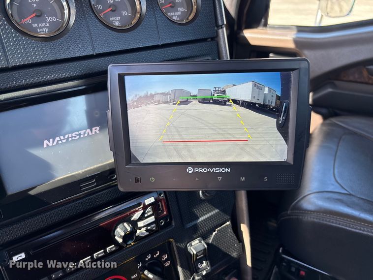 image for item FB3190 2018 International HX620 semi truck