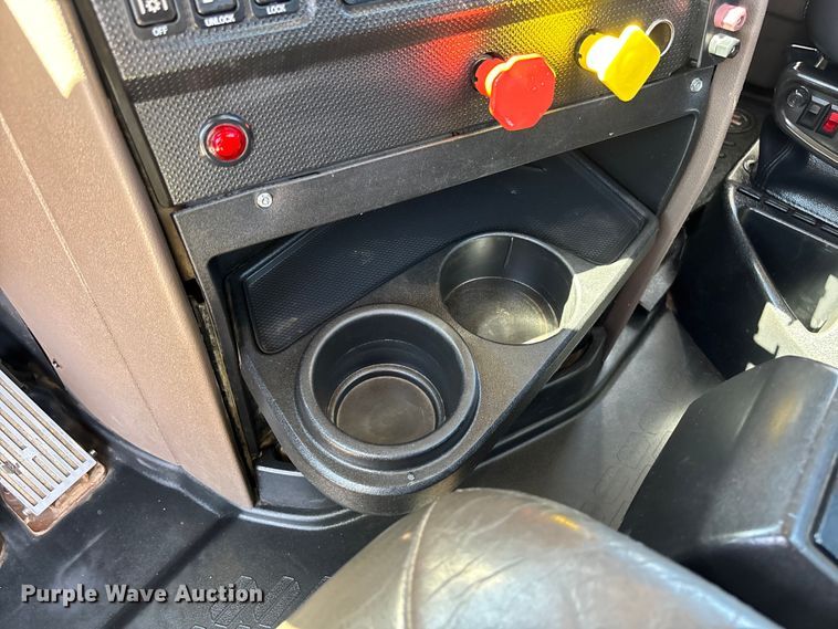 image for item FB3190 2018 International HX620 semi truck