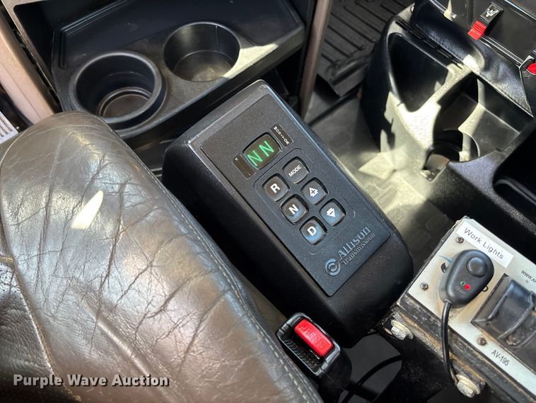 image for item FB3190 2018 International HX620 semi truck