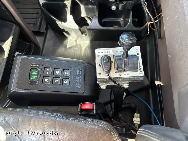 image for item FB3190 2018 International HX620 semi truck