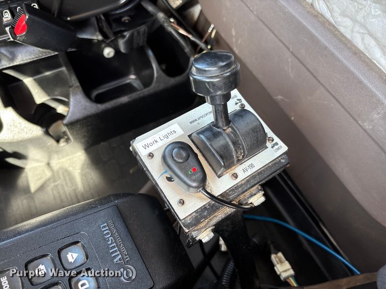 image for item FB3190 2018 International HX620 semi truck