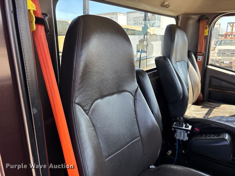 image for item FB3190 2018 International HX620 semi truck