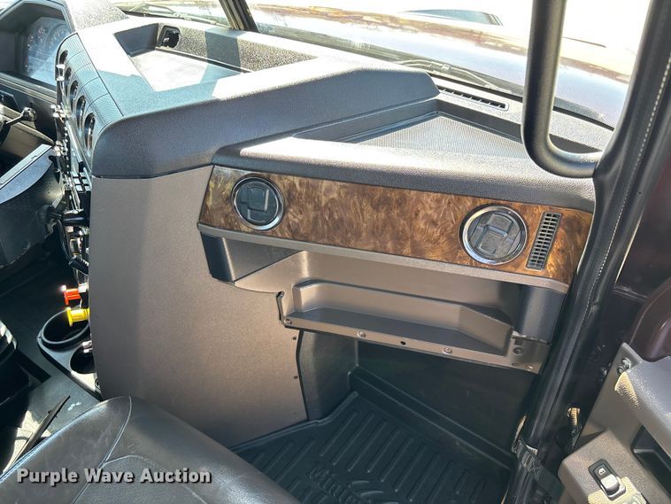 image for item FB3190 2018 International HX620 semi truck