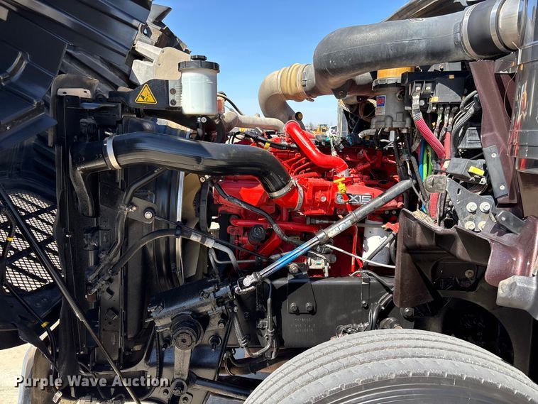 image for item FB3190 2018 International HX620 semi truck