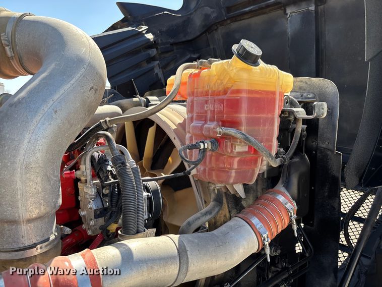 image for item FB3190 2018 International HX620 semi truck