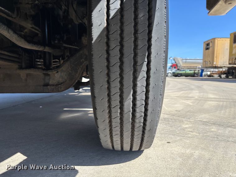 image for item FB3190 2018 International HX620 semi truck