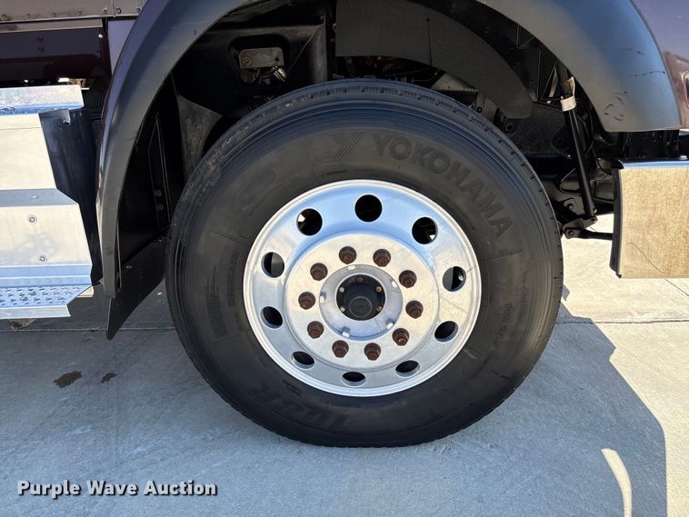 image for item FB3190 2018 International HX620 semi truck