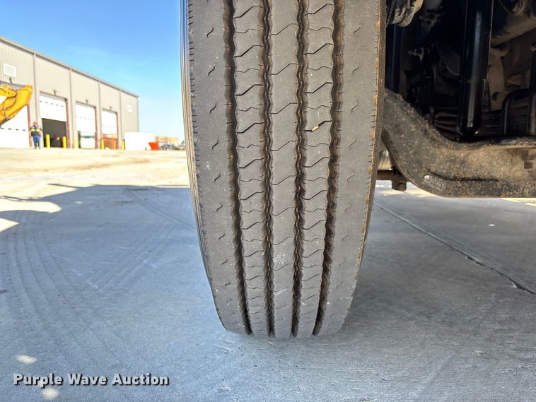 image for item FB3190 2018 International HX620 semi truck