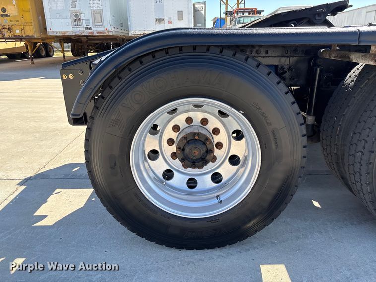 image for item FB3190 2018 International HX620 semi truck