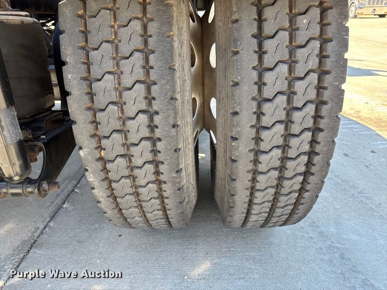 image for item FB3190 2018 International HX620 semi truck