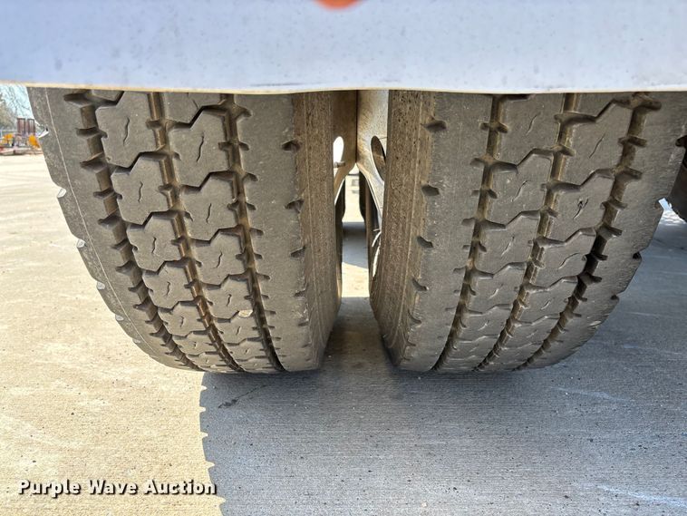 image for item FB3190 2018 International HX620 semi truck