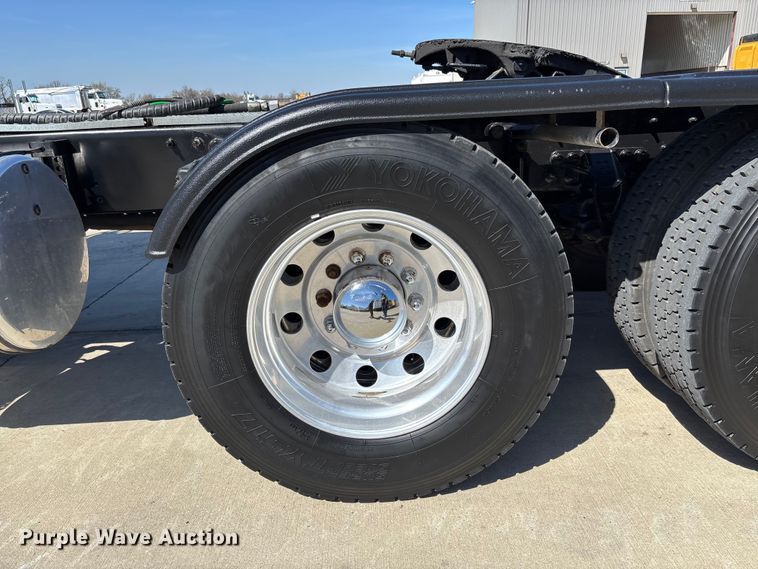 image for item FB3190 2018 International HX620 semi truck