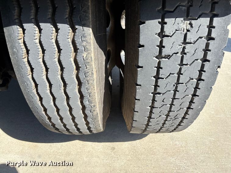 image for item FB3190 2018 International HX620 semi truck