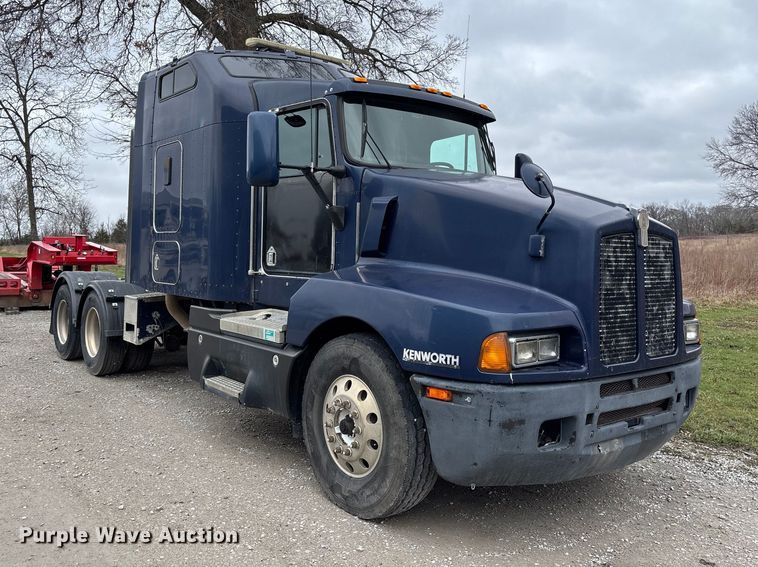 image for item FB3574 1997 Kenworth T600 semi truck