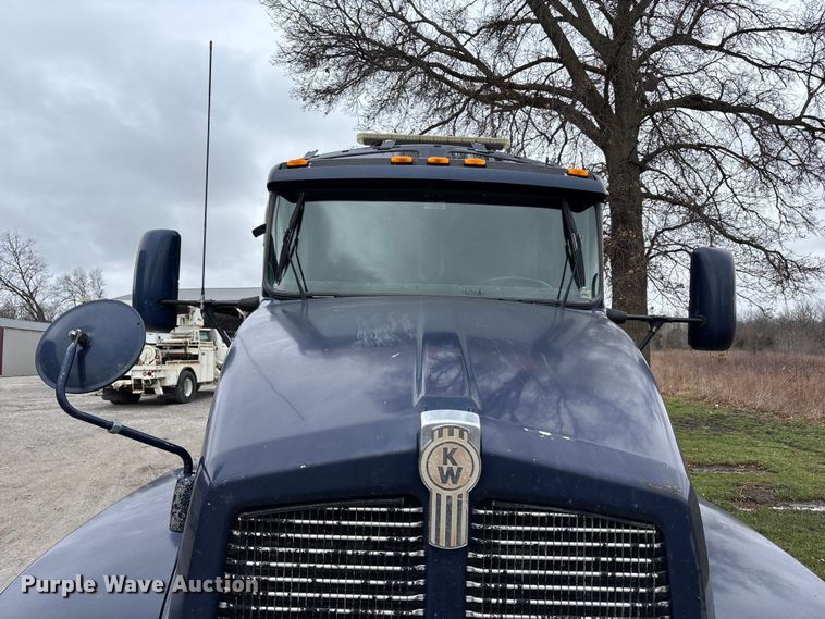 image for item FB3574 1997 Kenworth T600 semi truck