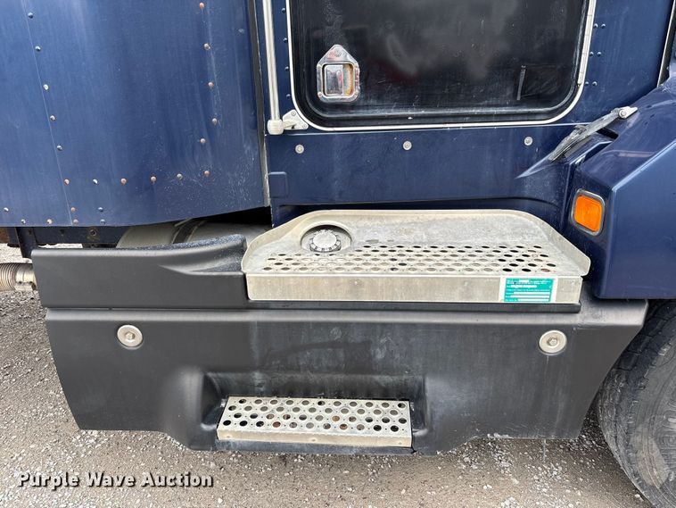 image for item FB3574 1997 Kenworth T600 semi truck