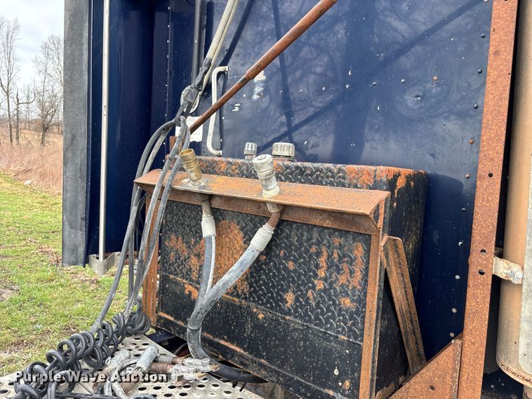 image for item FB3574 1997 Kenworth T600 semi truck