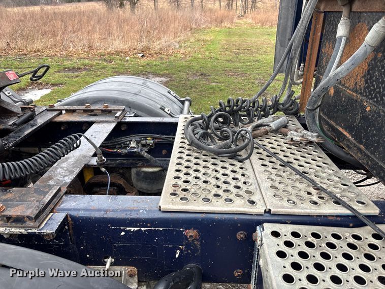 image for item FB3574 1997 Kenworth T600 semi truck